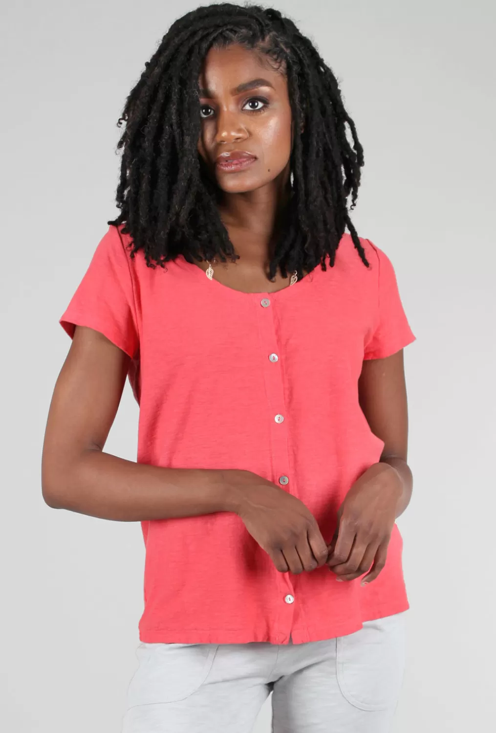 Fashion Evie Lou Cotton Linen S/S Button Tee, Harbor Red