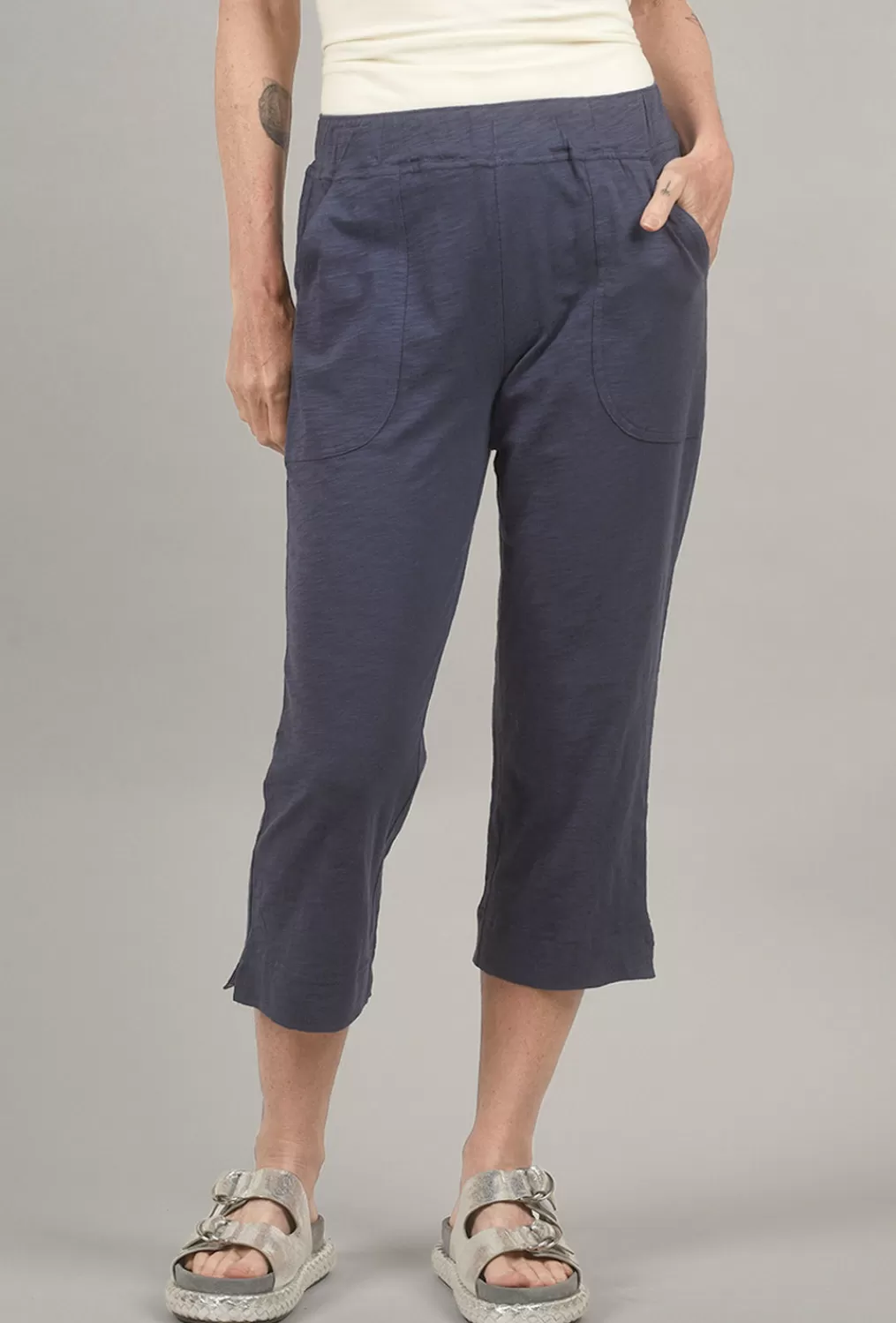 Best Evie Lou Cotton Slub Pocket Capri, Navy