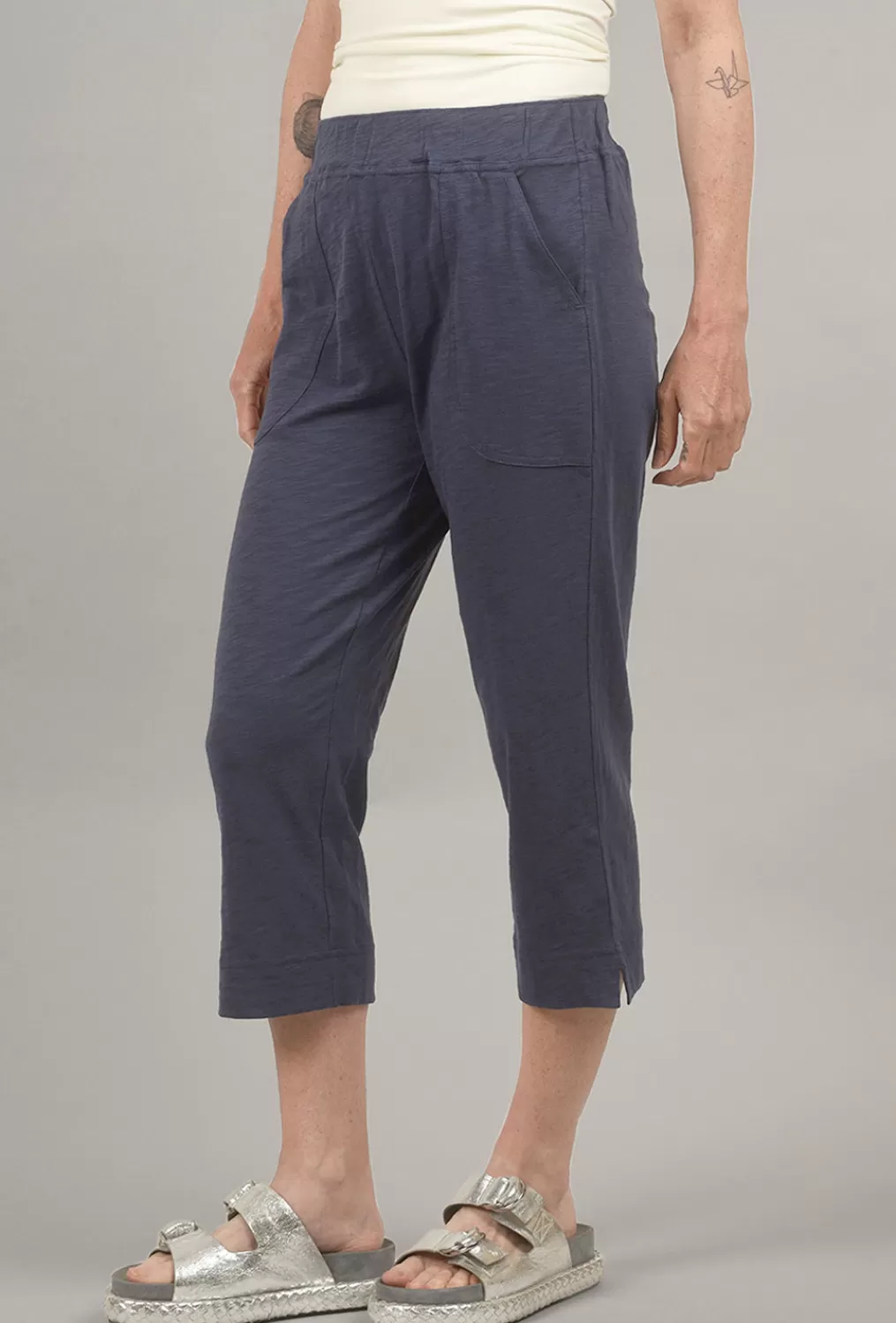 Best Evie Lou Cotton Slub Pocket Capri, Navy