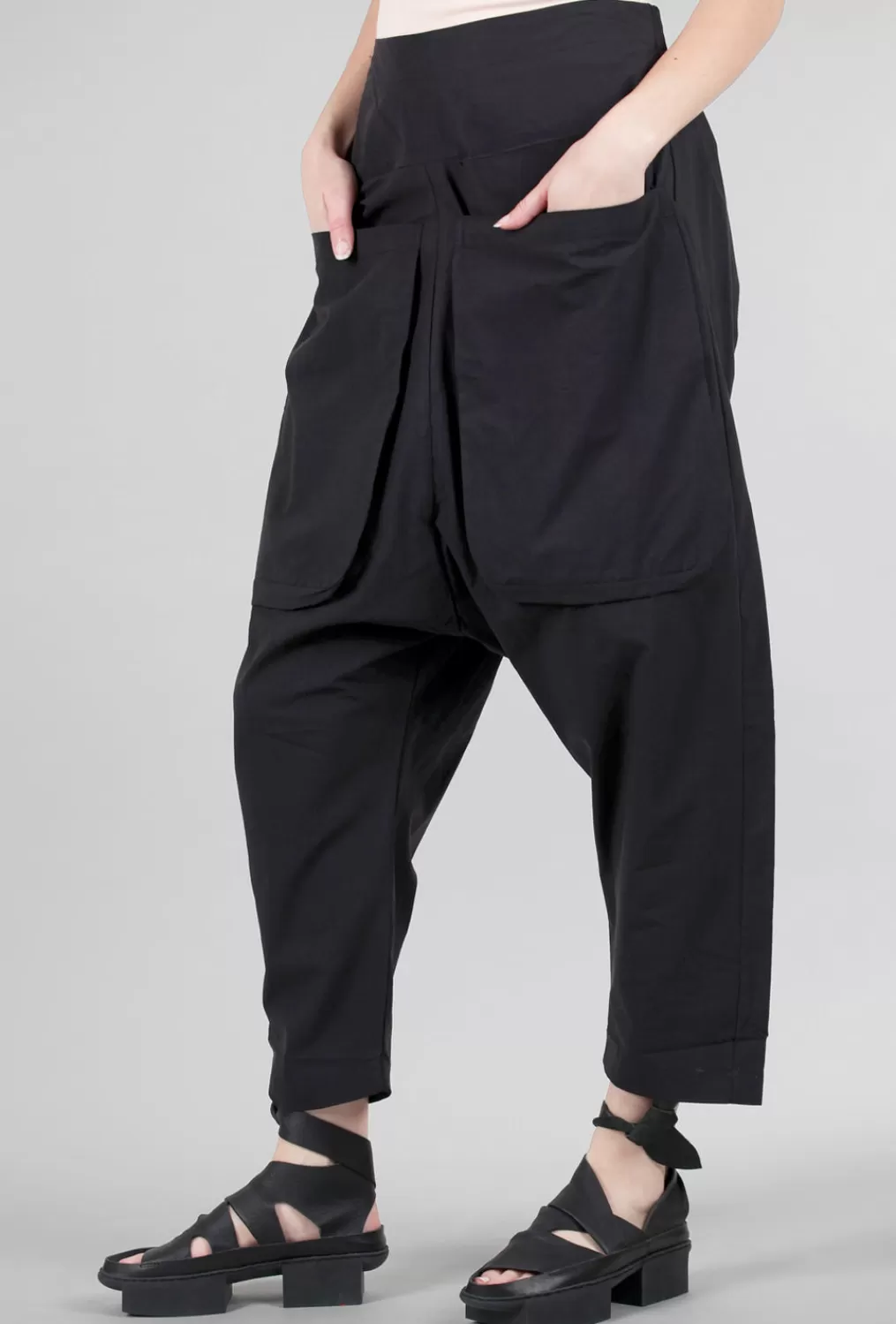 Store Evie Lou Crisp Extended Rise Pant, Black