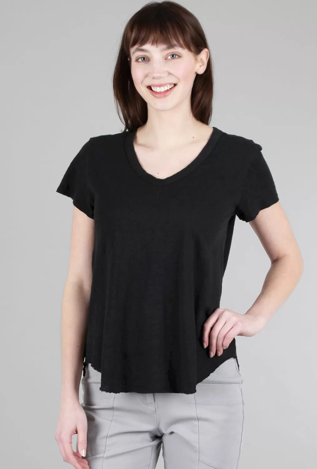 Store Evie Lou Curved Hem Vee Tee, Black