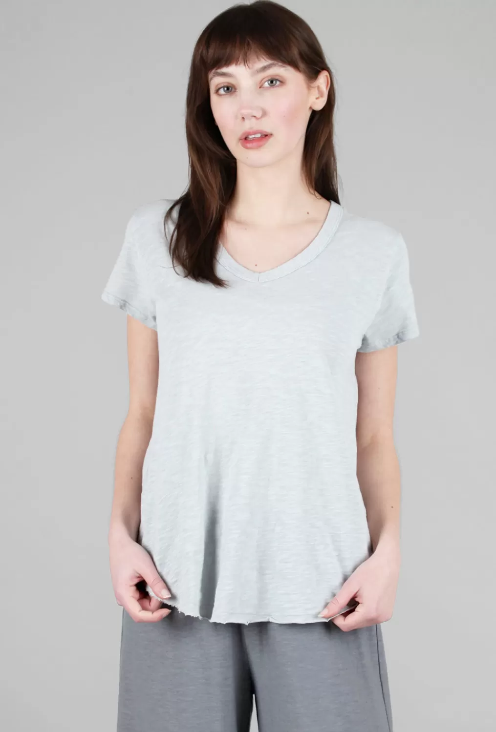 Outlet Evie Lou Curved Hem Vee Tee, Natural Gray