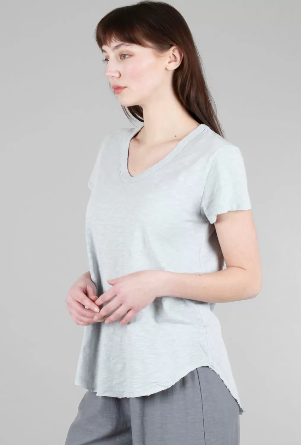 Outlet Evie Lou Curved Hem Vee Tee, Natural Gray