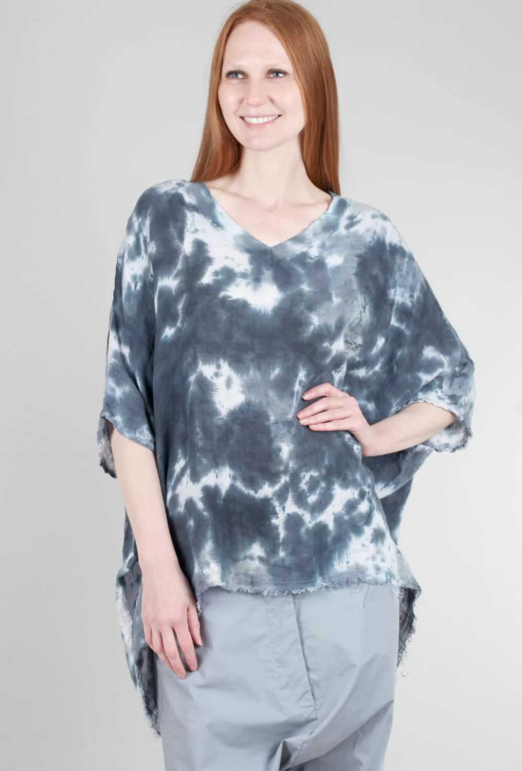 Hot Evie Lou Linen Smoosh Dye Vee Top, Gray