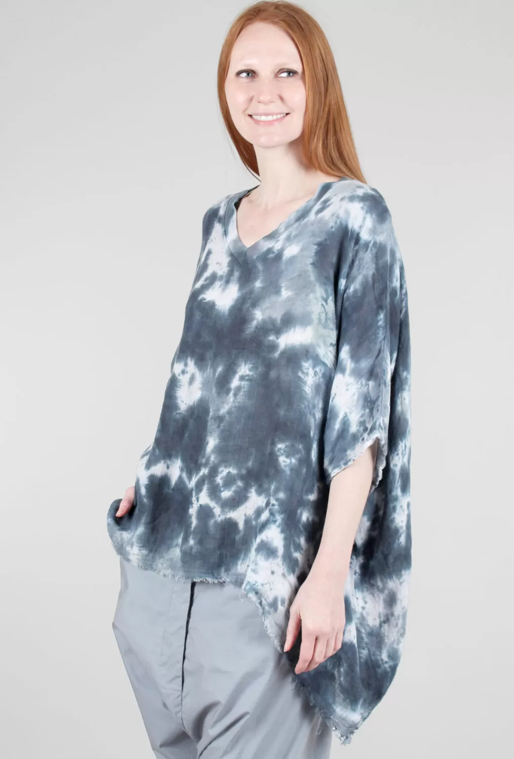 Hot Evie Lou Linen Smoosh Dye Vee Top, Gray