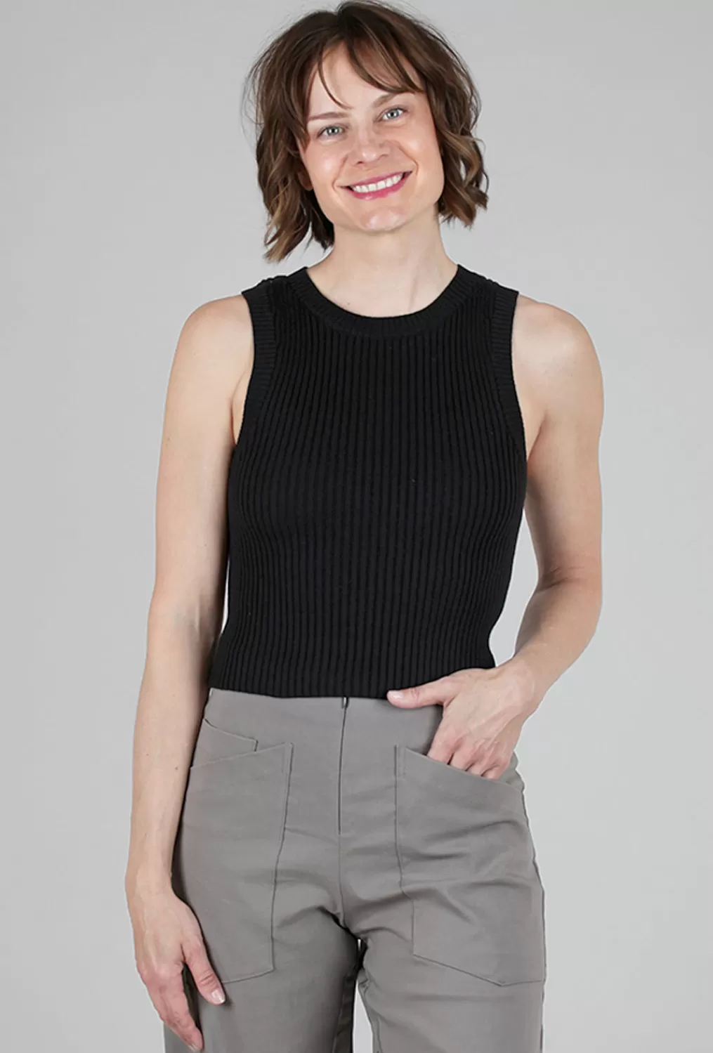 Store Evie Lou Sawyer Cropped Sweater Tank, Black