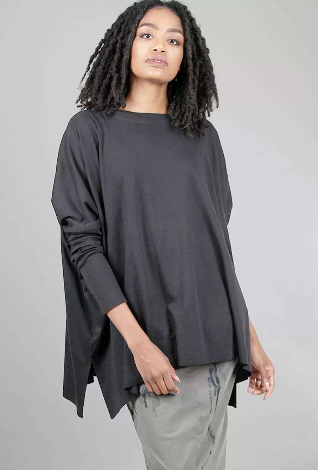 New Evie Lou Signature Crew Swing Tee, Black