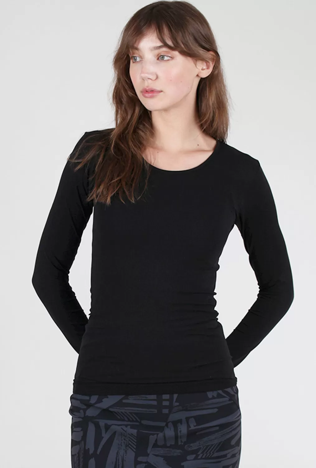 Best Sale Evie Lou Solid Crew Second Skin Top, Black