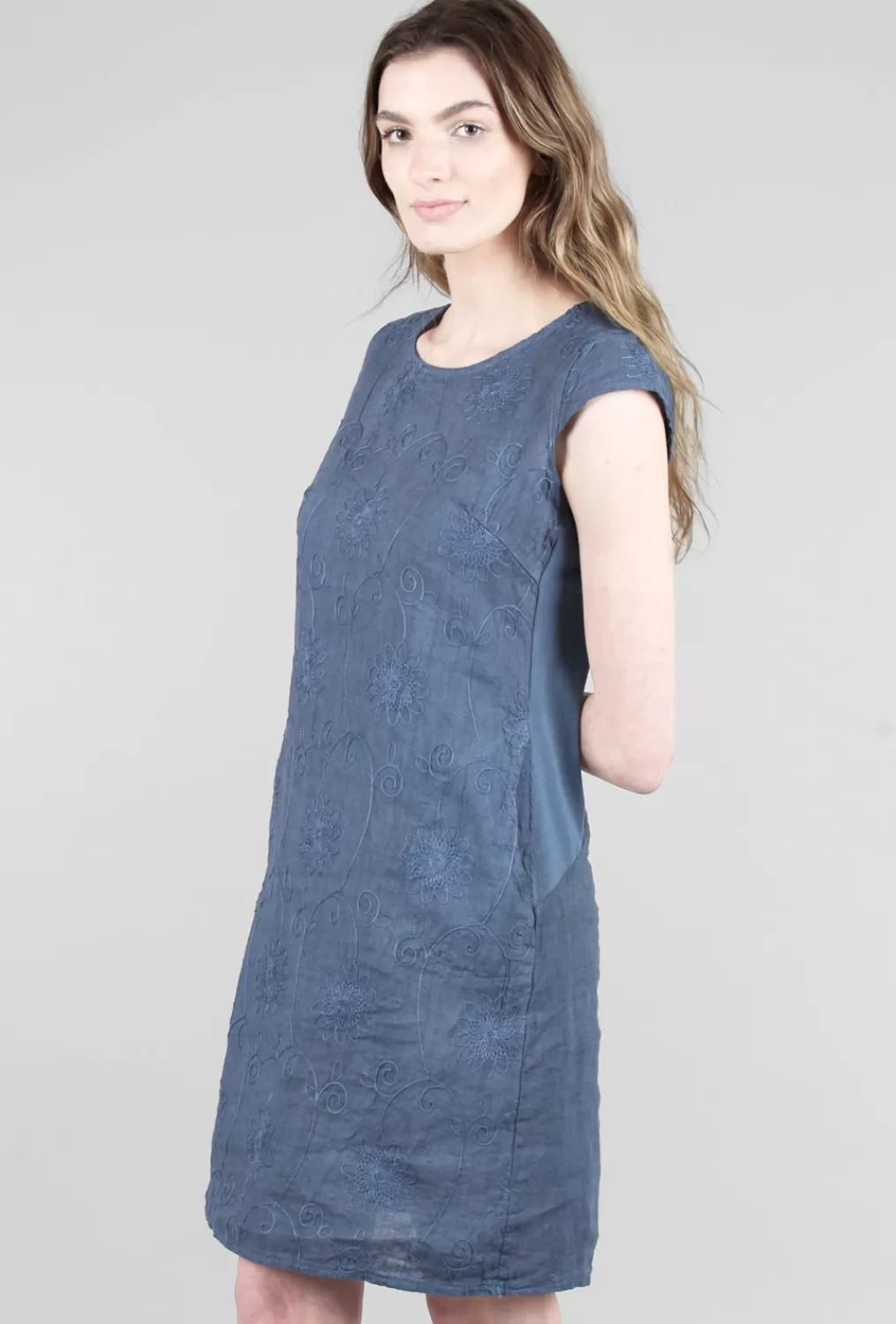 Hot Evie Lou S/S Embroidered Linen Dress, Indigo